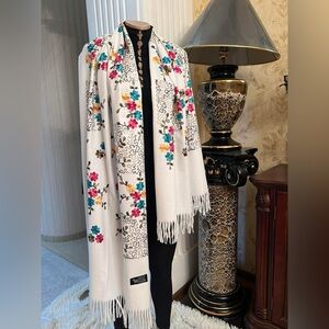 Luxury White Cashmere & Wool Scarf – Floral Embroidered Fringe, Brand New